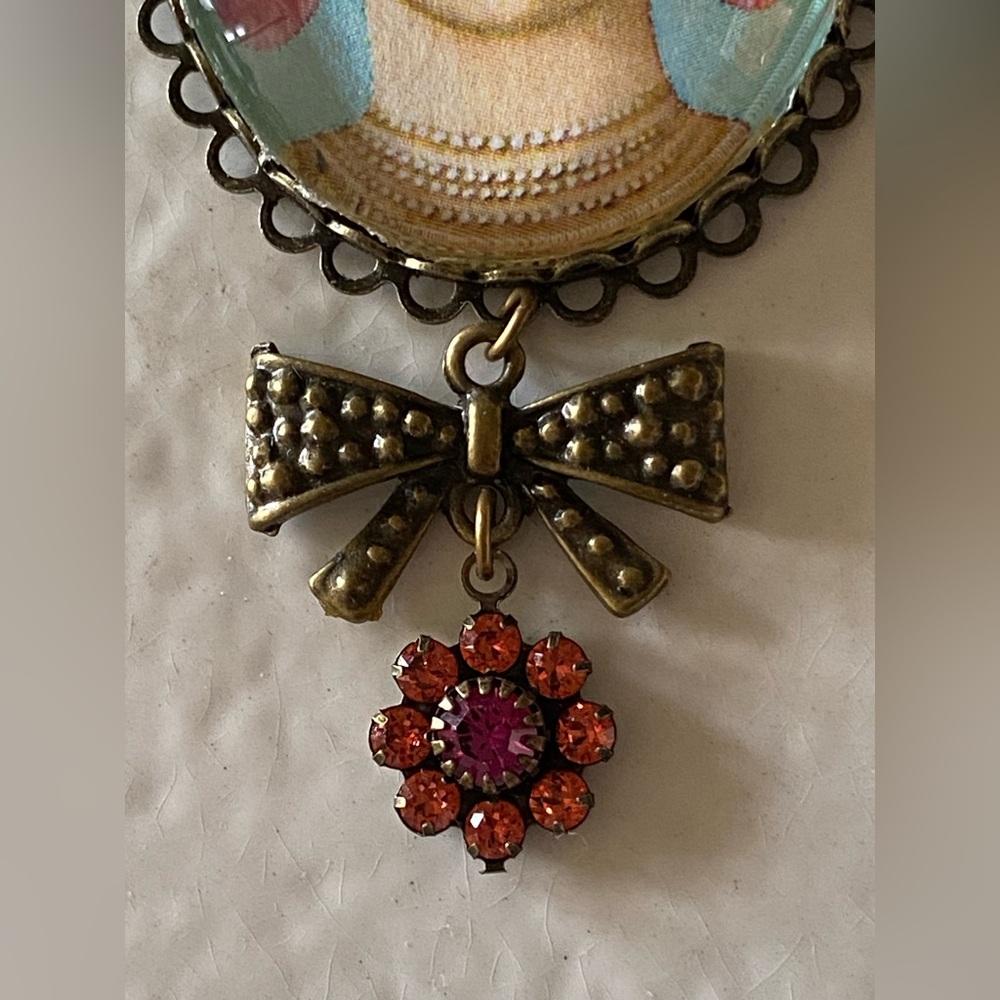 Vintage Brass Necklace with Artistic Lady Pendant - Picture 5 of 11